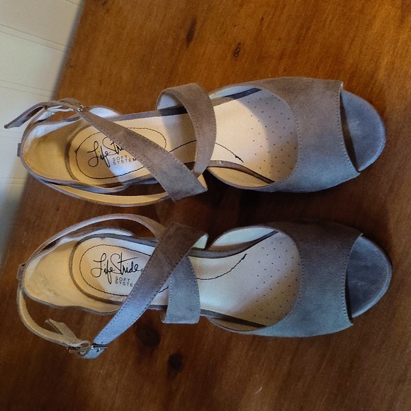 Strappy Peep Toe Heeled Sandals - Picture 4 of 9